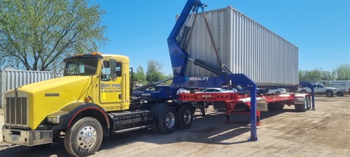 Gallery Image Easy_Street_truck_loading_container.jpg