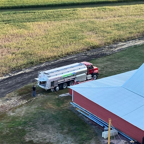 Gallery Image Crystal_Valley_Cooperative_JX_Refined_Fuels_Truck.jpg