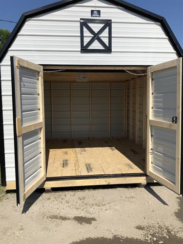 Lofted Barn showing inside