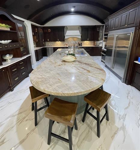 Gallery Image 019a4ad2-96bd-799f-b703-f295464b5172.jpeg