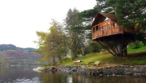 Gallery Image bg_lodge2.jpg