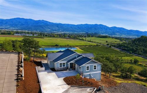 Custom Home in Medford, OR