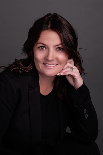 Gallery Image Steel_and_Grace_portraits-2287cbw.jpg Gallery Image Steel_and_Grace_portraits-2287cbw.jpg