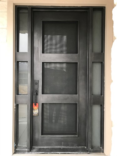 Door with sidelights