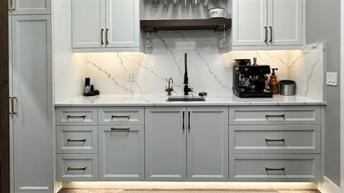 Quartz, Granite, Marble, Quartzite, Porcelain Countertops for Kitchens and Bathrooms.