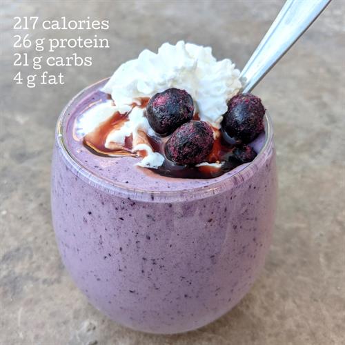 Gallery Image protien_pudding_blueberry_with_calories_and_macros.jpg