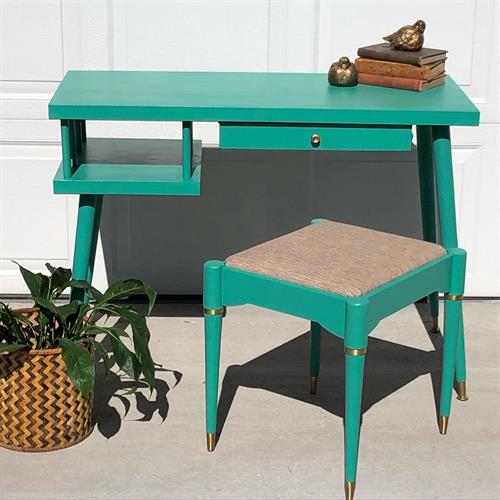 Cenote Chalky Chicks Furniture Paint