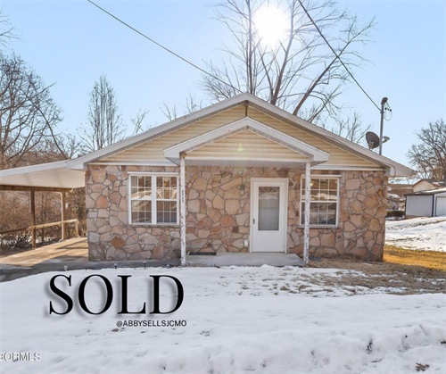 Gallery Image 1713_Notre_Dame_SOLD_post_(Facebook_post).png