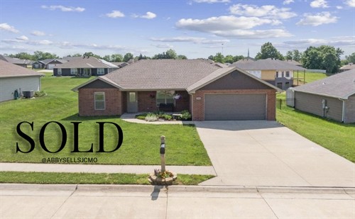 Gallery Image 310_Davis_Dr_SOLD_post.jpg