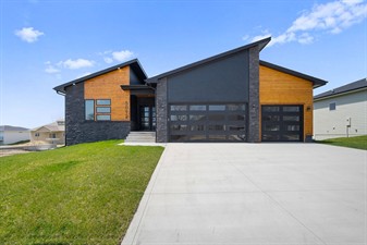 MinAko Homes