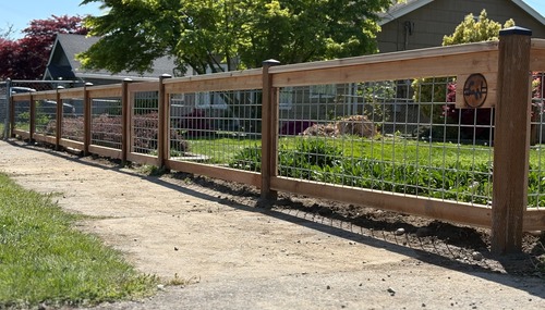 Custom hog wire fence installation by C&W Fencing in Mount Vernon, WA, combining cedar framing with durable welded wire panels.