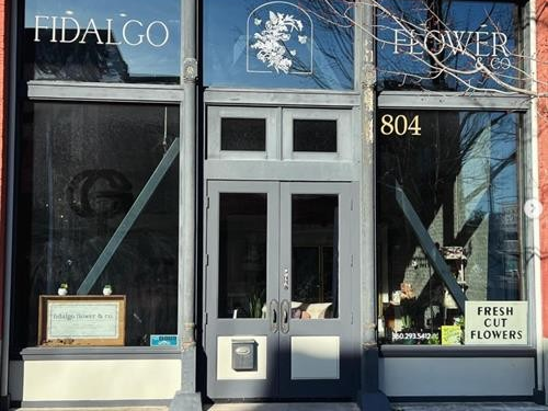 Gallery Image storefront-window-lettering-fidalgo-flower-anacortes-wa.png Gallery Image storefront-window-lettering-fidalgo-flower-anacortes-wa.png