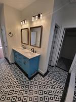 Gallery Image Bathroom_..jpg