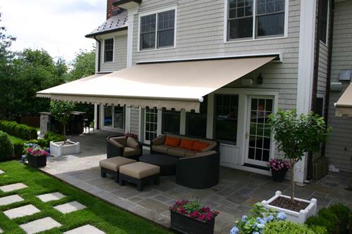 Gallery Image Retractable_awning.jpg