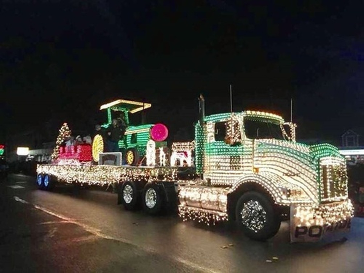 2023 Northwest Lighted Christmas Parade presented by Edaleen Dairy