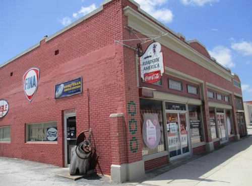 Gallery Image roadside-america-museum-hillsboro-texas-classic-cars-memorabilia%2012.jpg