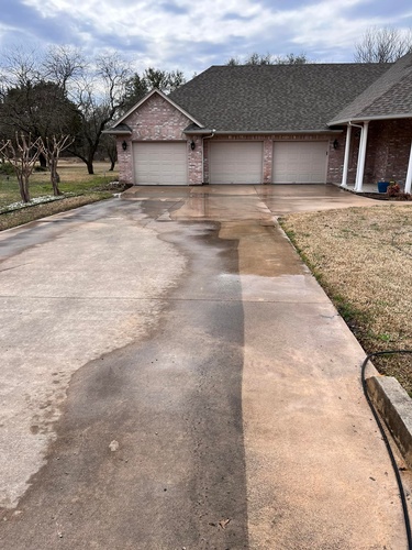 Gallery Image tk-powerwash-driveway.jpg