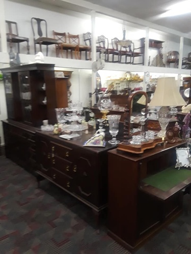 Gallery Image Goldfinger-Antiques-Hillsboro-Texas-Shopping%203.jpg