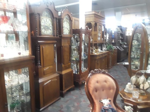 Gallery Image Goldfinger-Antiques-Hillsboro-Texas-Shopping%204.jpg