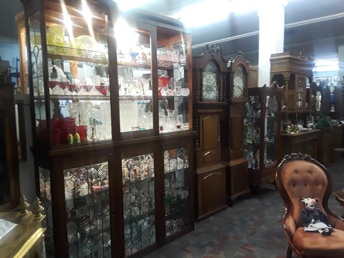 Gallery Image Goldfinger-Antiques-Hillsboro-Texas-Shopping%205.jpg