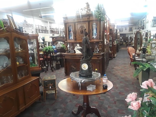 Gallery Image Goldfinger-Antiques-Hillsboro-Texas-Shopping%206.jpg