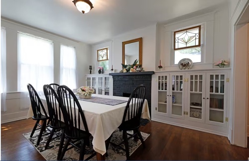 Gallery Image AirBnb-Hillsboro-Texas-Superhost-Historic-Short-Term-Rental%201.jpg