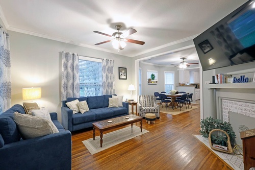 Gallery Image AirBnb-Hillsboro-Texas-Superhost-Historic-Short-Term-Rental%204.jpg