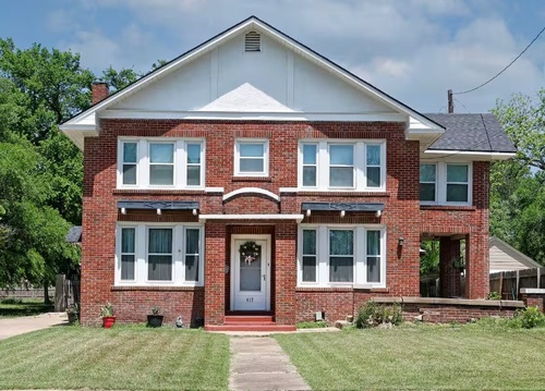 Gallery Image AirBnb-Hillsboro-Texas-Superhost-Historic-Short-Term-Rental%207.jpg