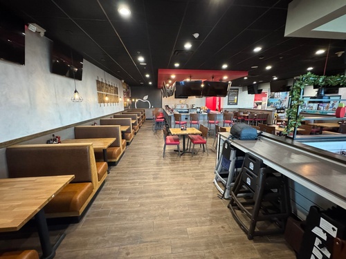 Gallery Image Applebees-IHOP-Hillsboro-Texas-Restaurants-Bar%206_100126-104534.jpg