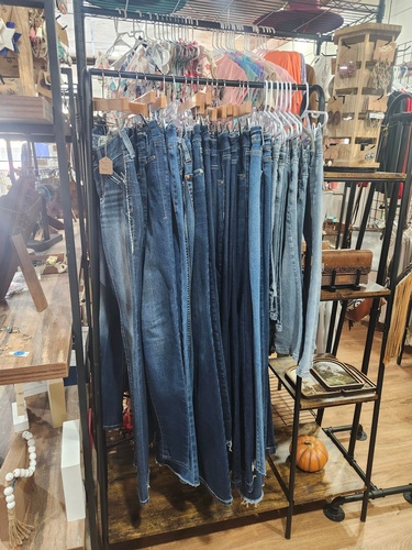 Gallery Image Blessed-Life-Boutique-Hillsboro-Texas-5.jpg