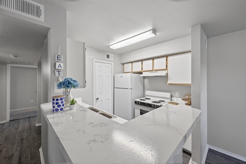 Gallery Image Model%20unit%203%20kitchen.jpg