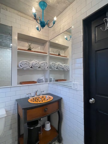 Gallery Image guest%20bath.jpg