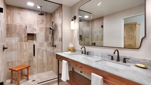 Gallery Image sguak-suite-bathroom-6236-hor-wide-ezgif.com-avif-to-jpg-converter.jpg