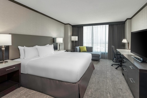 Hilton Vancouver Metrotown - Deluxe King Room