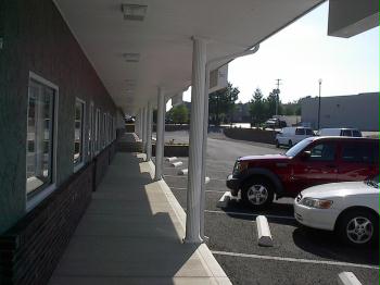 Crossville Commons Commercial Center - Covered Entrance