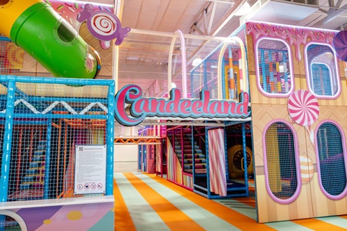 Gallery Image candeeland%203.jpg
