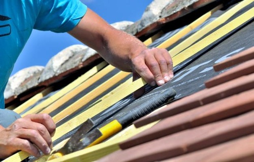 Gallery Image Laying%20a%20Roof.jpg