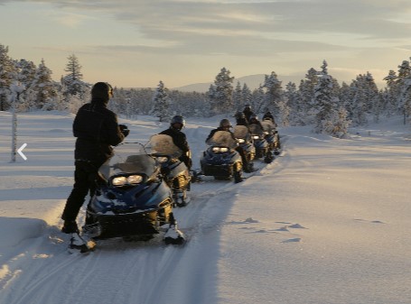 Gallery Image Snowmobiling.jpg