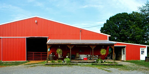 Gallery Image 20110822-River-Hill-Stables-red-barn-579x289.jpg