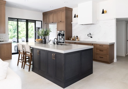 Gallery Image Kitchen-Cabinets-Two-Tone-Shaker-1920.jpg