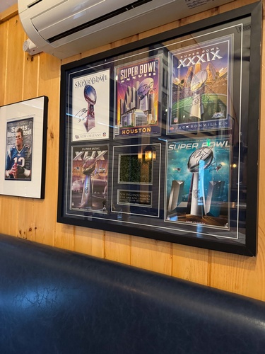 Gallery Image Tom%20Brady%20SuperBowl%20framed%20mag%20covers%20_060426-093107.jpg