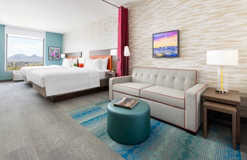 Gallery Image phxtsh-qq-studio-2-view-1-lg.jpg