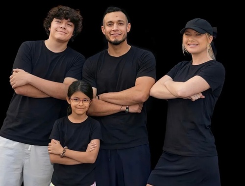 Gallery Image Family%20Behind%20Highline%202.jpg