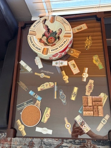 Gallery Image Cigar%20Lounge%203_090226-083505.jpg