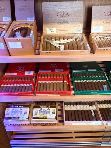 Gallery Image Cigar%20Lounge%205_090226-083443.jpg