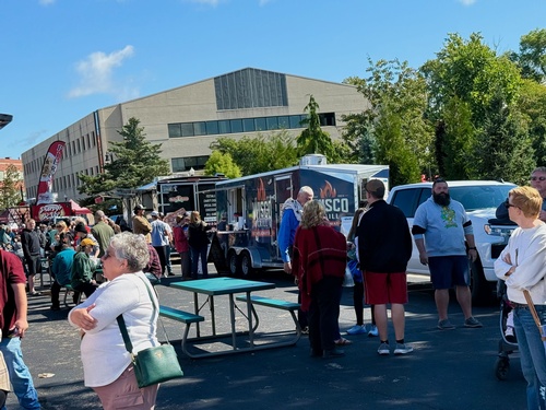 Gallery Image downtowngrandaffair_9.7.25%20(28).jpg