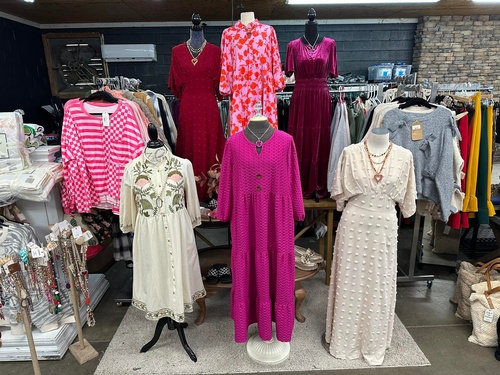 Gallery Image dainty%20threads%20pic.jpg