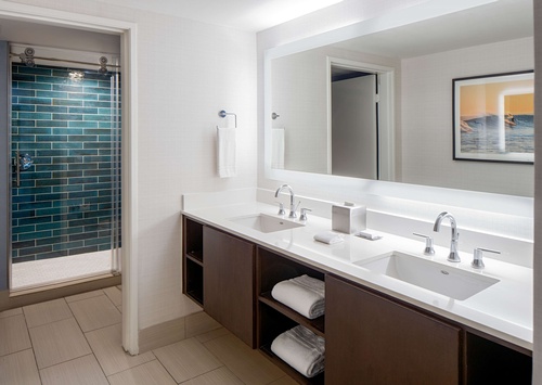 Gallery Image HiltonGardenBathroom1.jpg