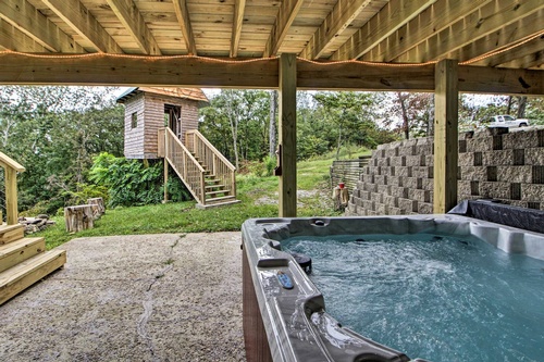 Gallery Image OMV-%20hot%20tub.jpg Gallery Image OMV-%20hot%20tub.jpg