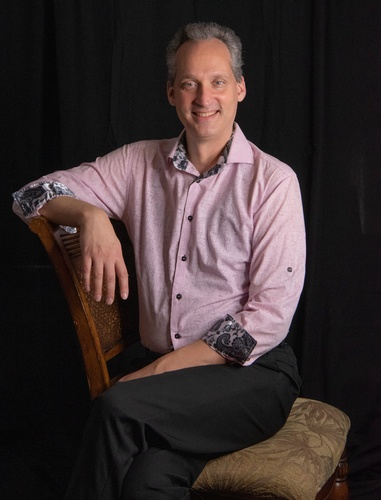 Gallery Image Shamus%20Dickinson%20Seated_150725-122716.jpeg Gallery Image Shamus%20Dickinson%20Seated_150725-122716.jpeg